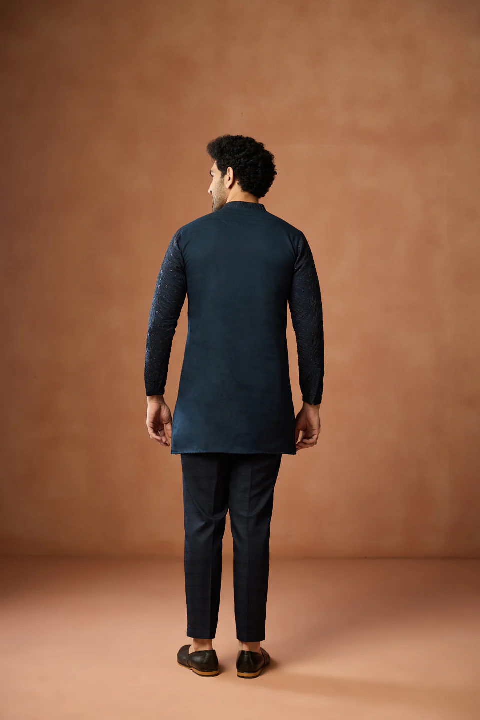 Navy Blue Silk Blend Embroidered Mid Kurta - Image 4