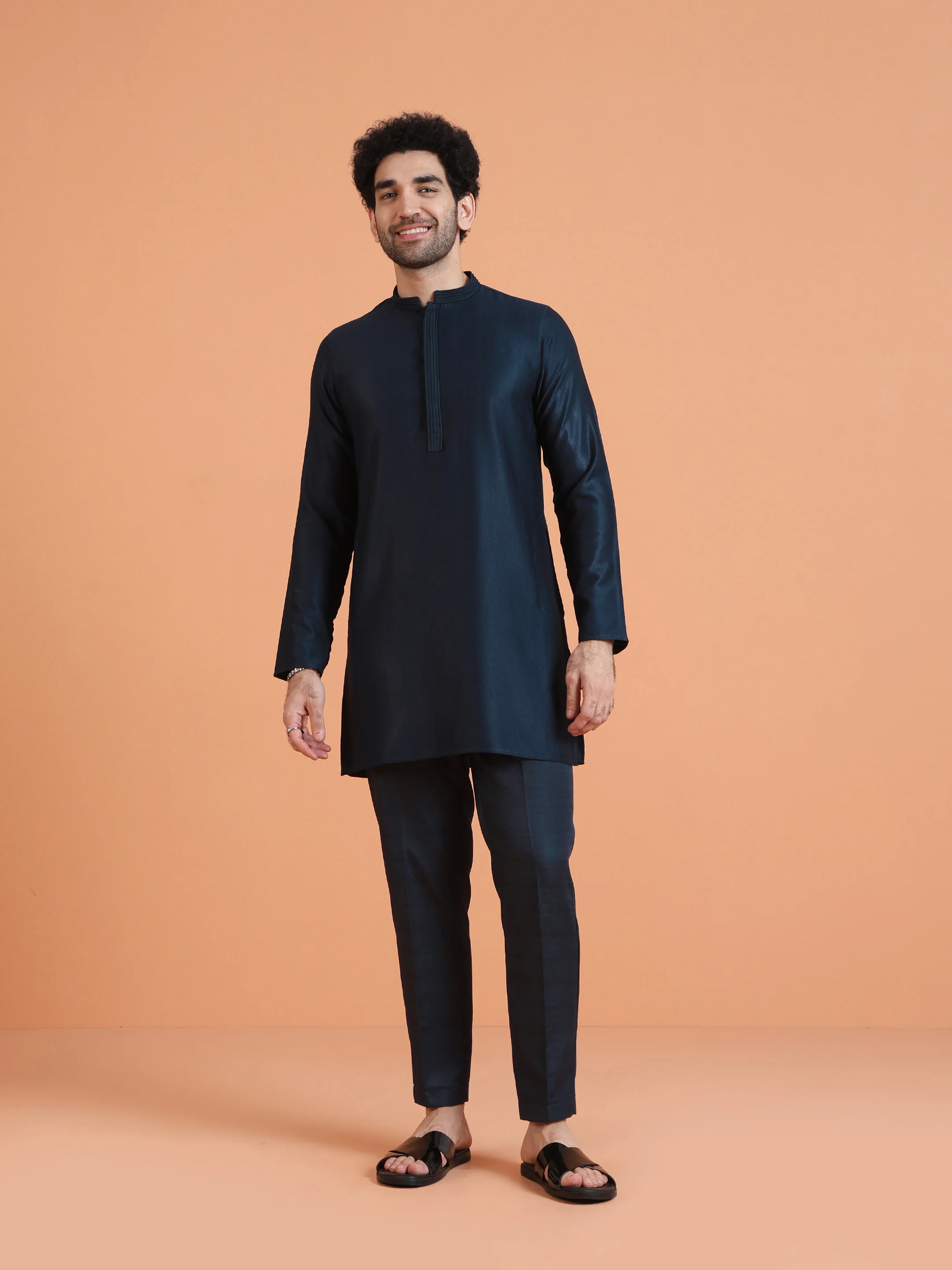 Navy Blue Silk Blend Solid Mid Kurta - Image 6