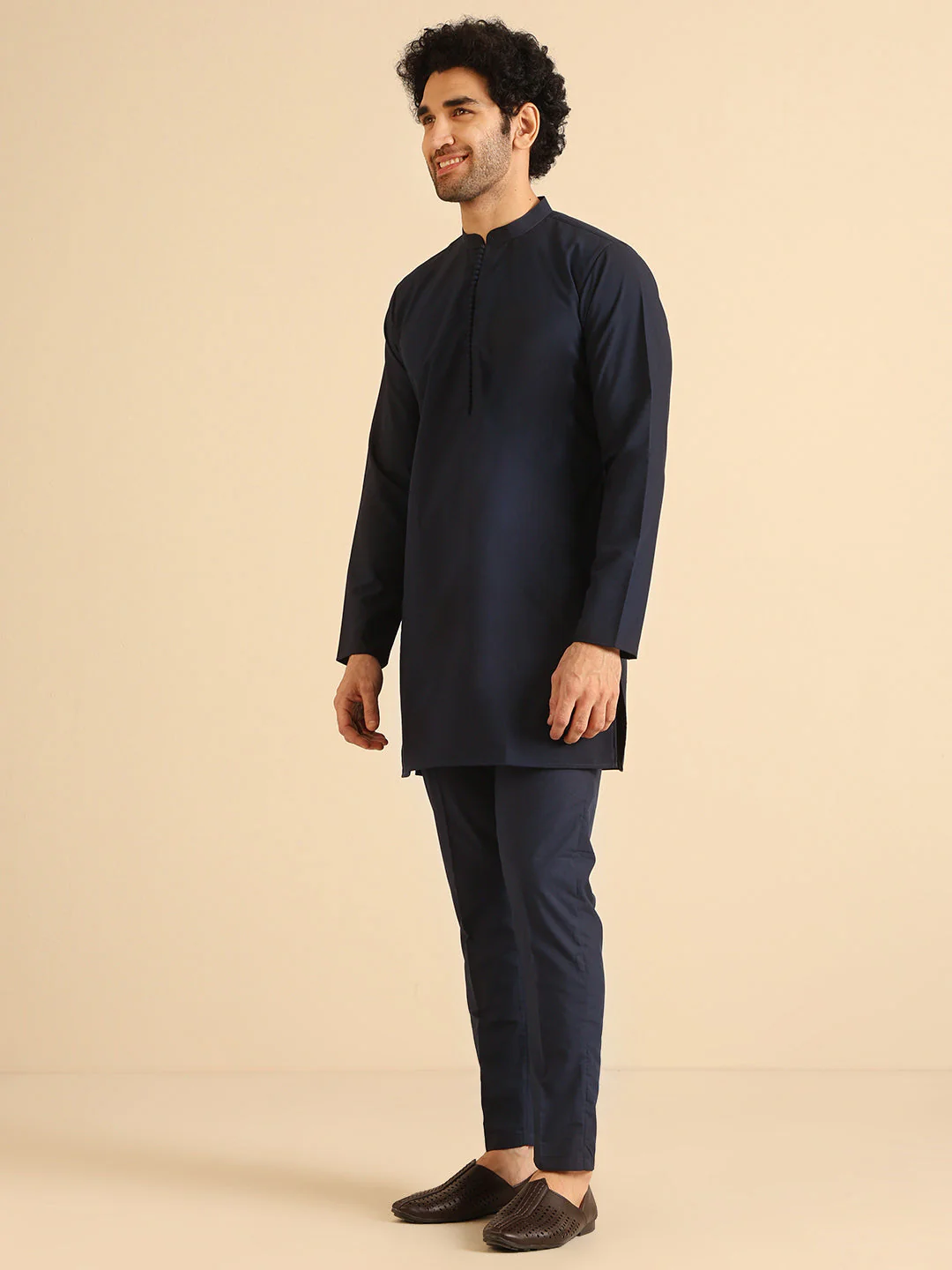 Navy Blue Silk Blend Solid Mid Kurta Trouser Set - Image 3