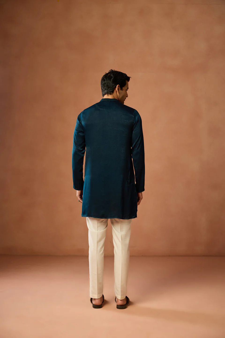 Navy Blue Silk Blend Velvet Mid Kurta - Image 4