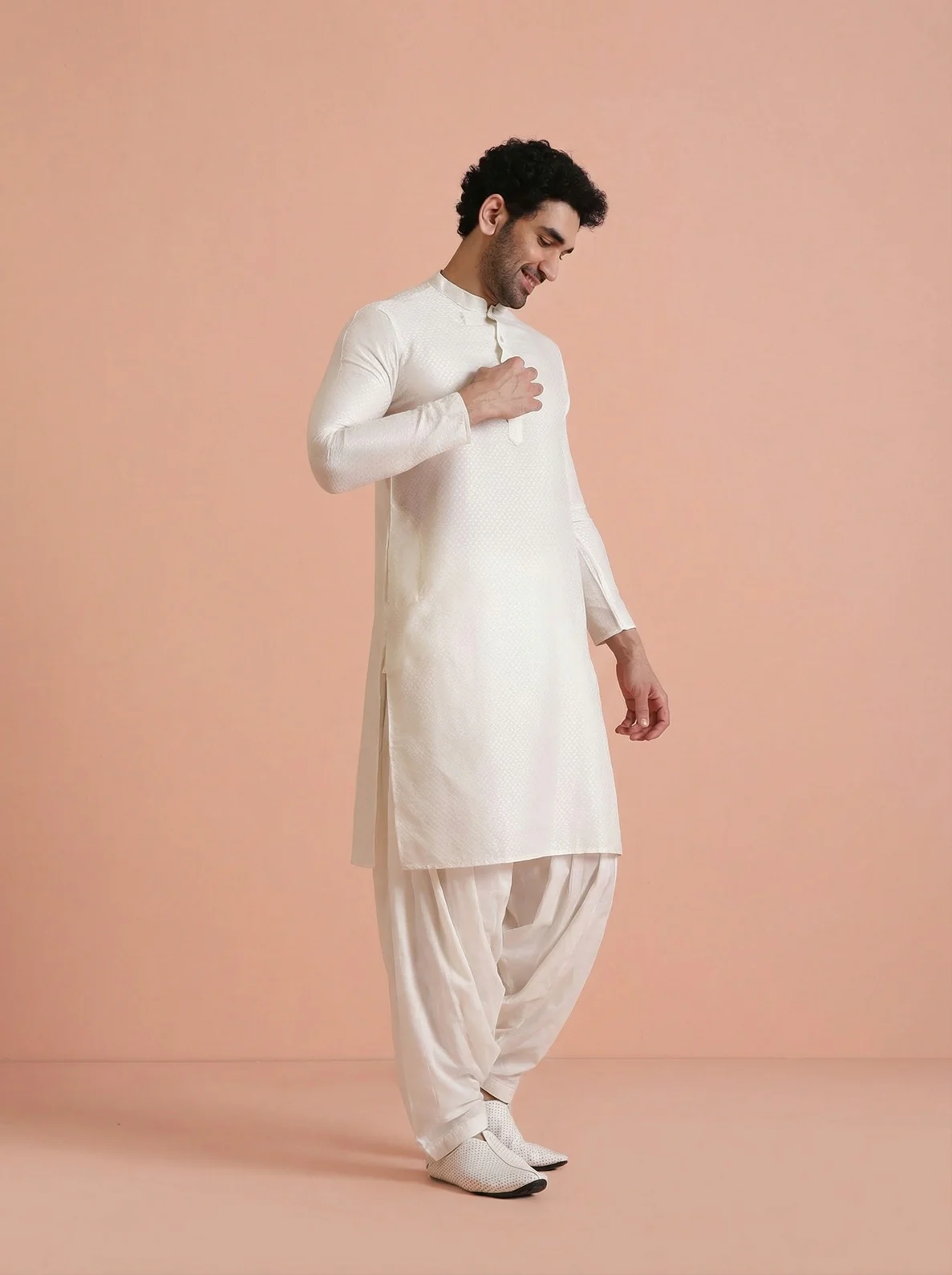 Off-White Cotton Blend Solid Kurta Patiyala Set - Image 7
