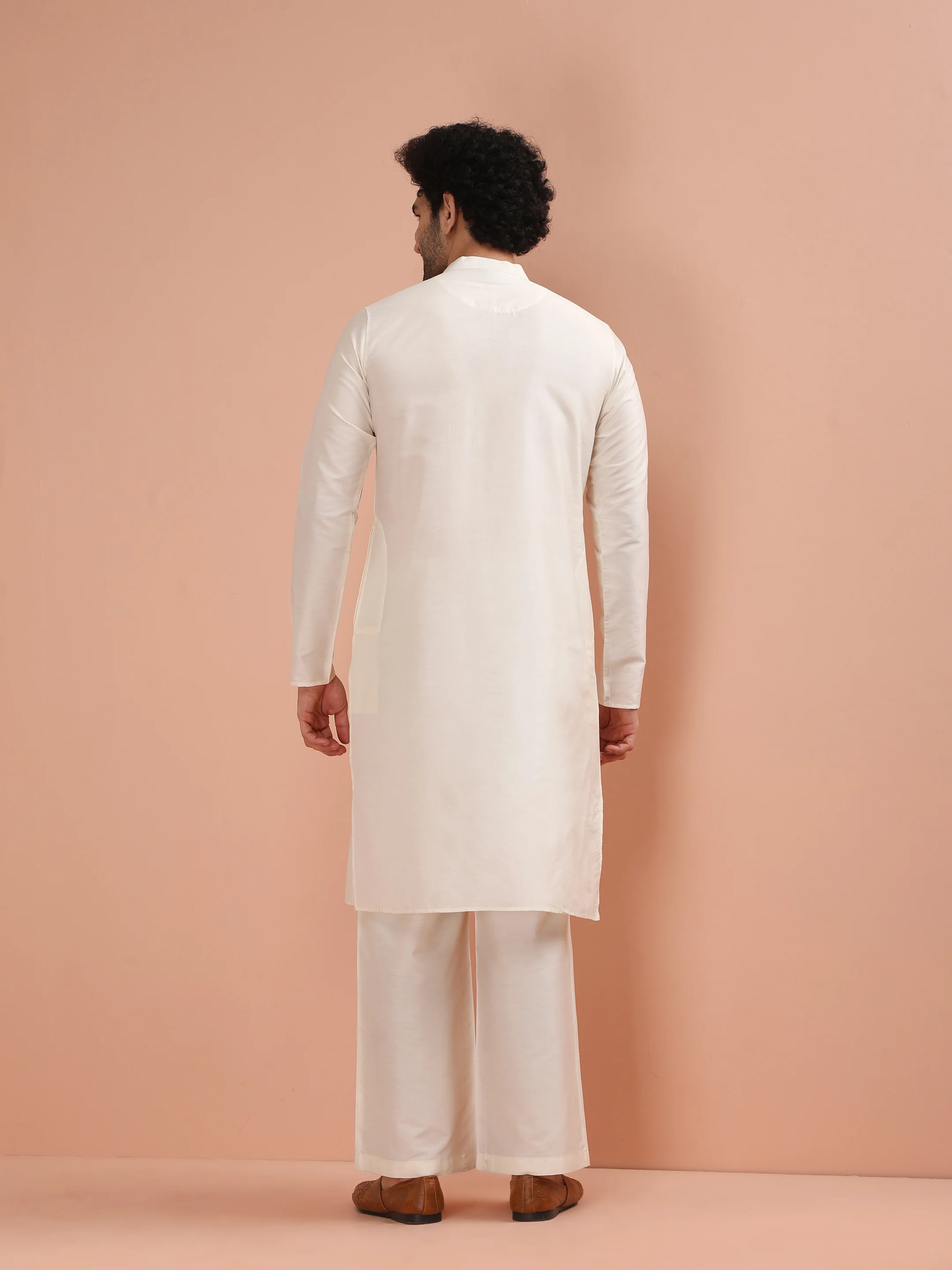 Off-White Cotton Blend Solid Long Kurta - Image 4