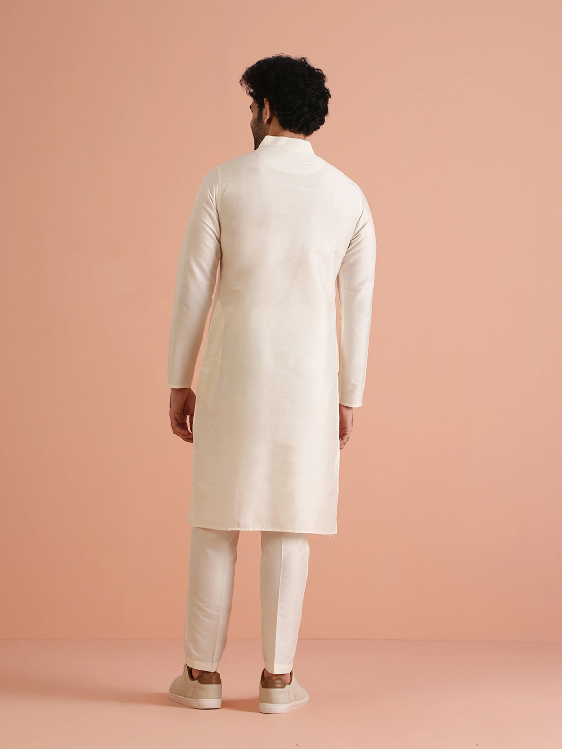 Off-White Cotton Blend Solid Plain Kurta - Image 4