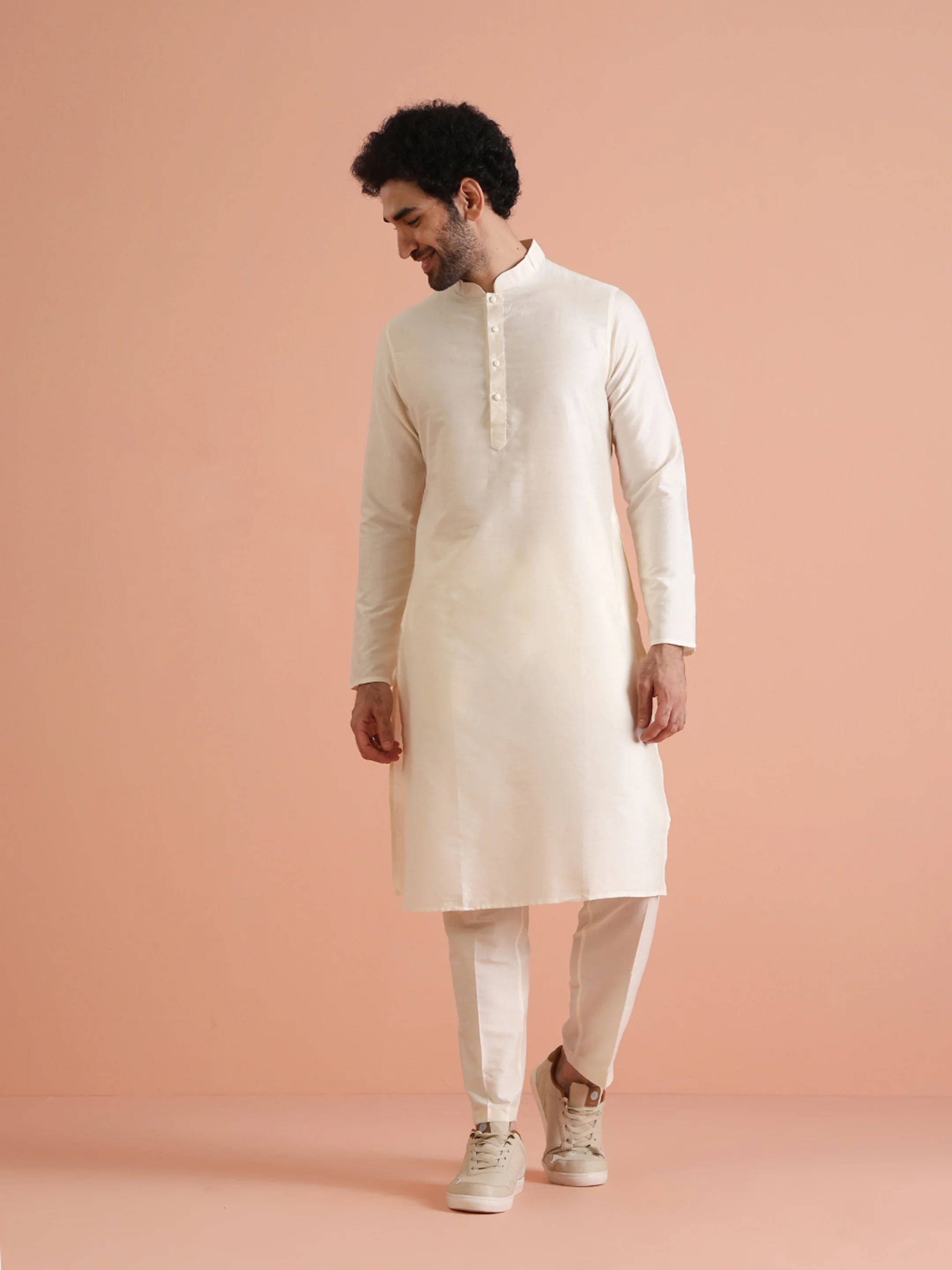 Off-White Cotton Blend Solid Plain Kurta - Image 6