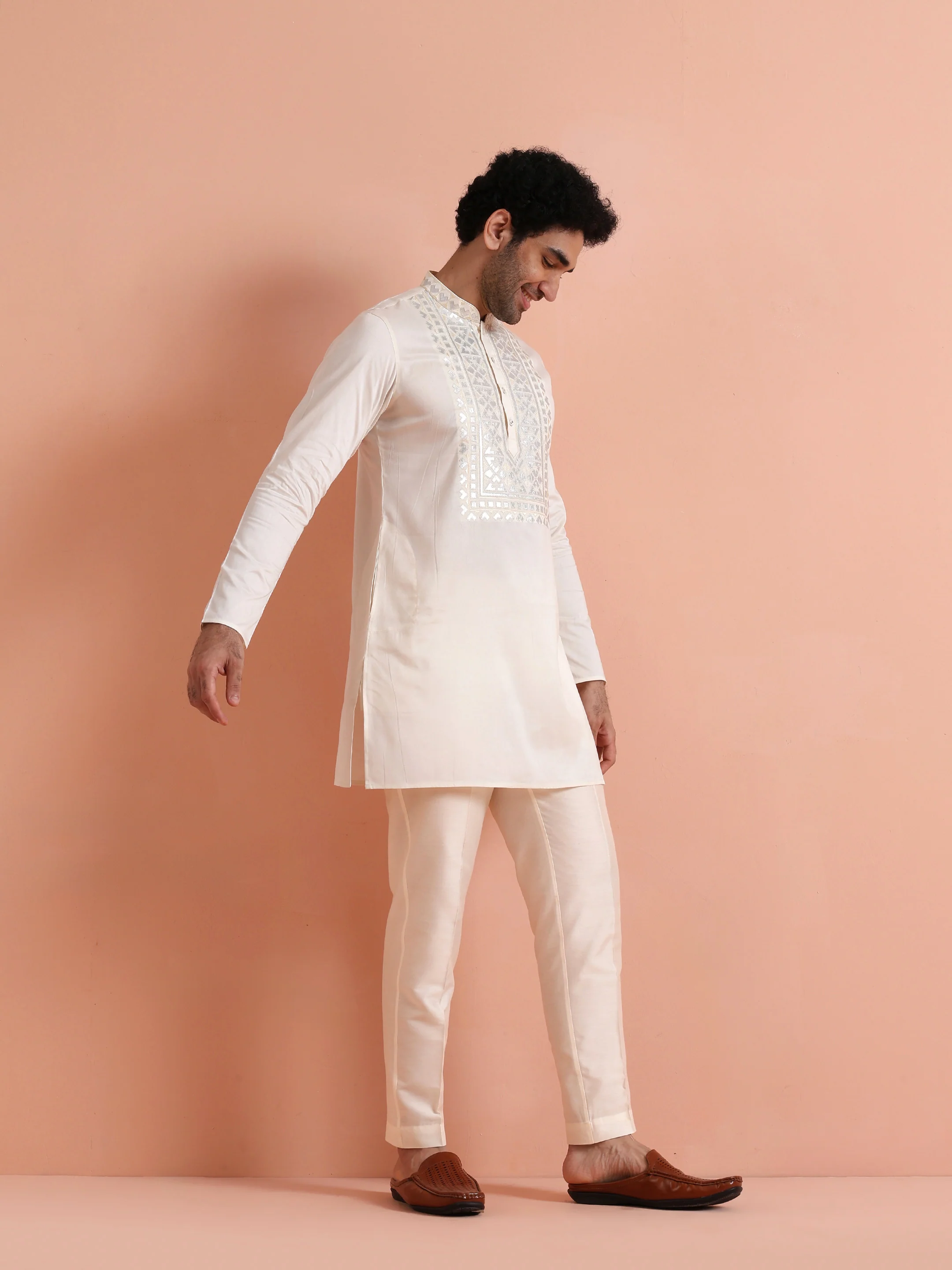 Cream Silk Blend Embroidered Mid Kurta Set - Image 2