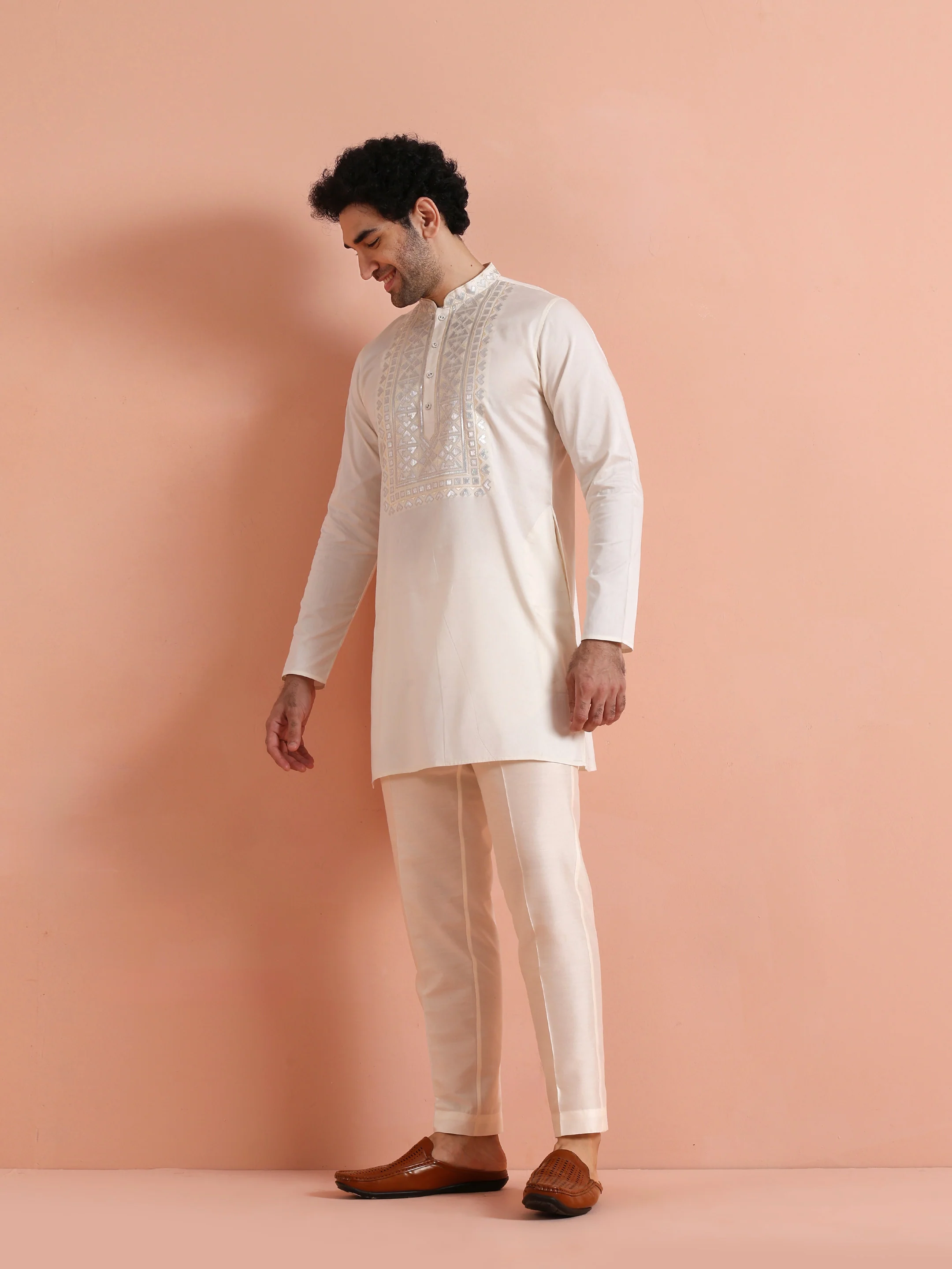 Cream Silk Blend Embroidered Mid Kurta Set - Image 3