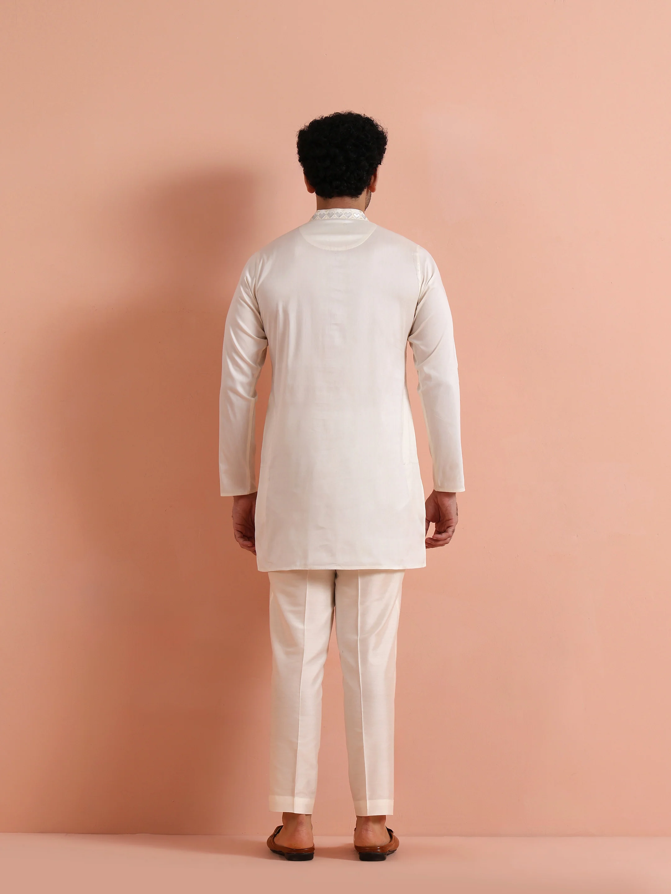 Cream Silk Blend Embroidered Mid Kurta Set - Image 4