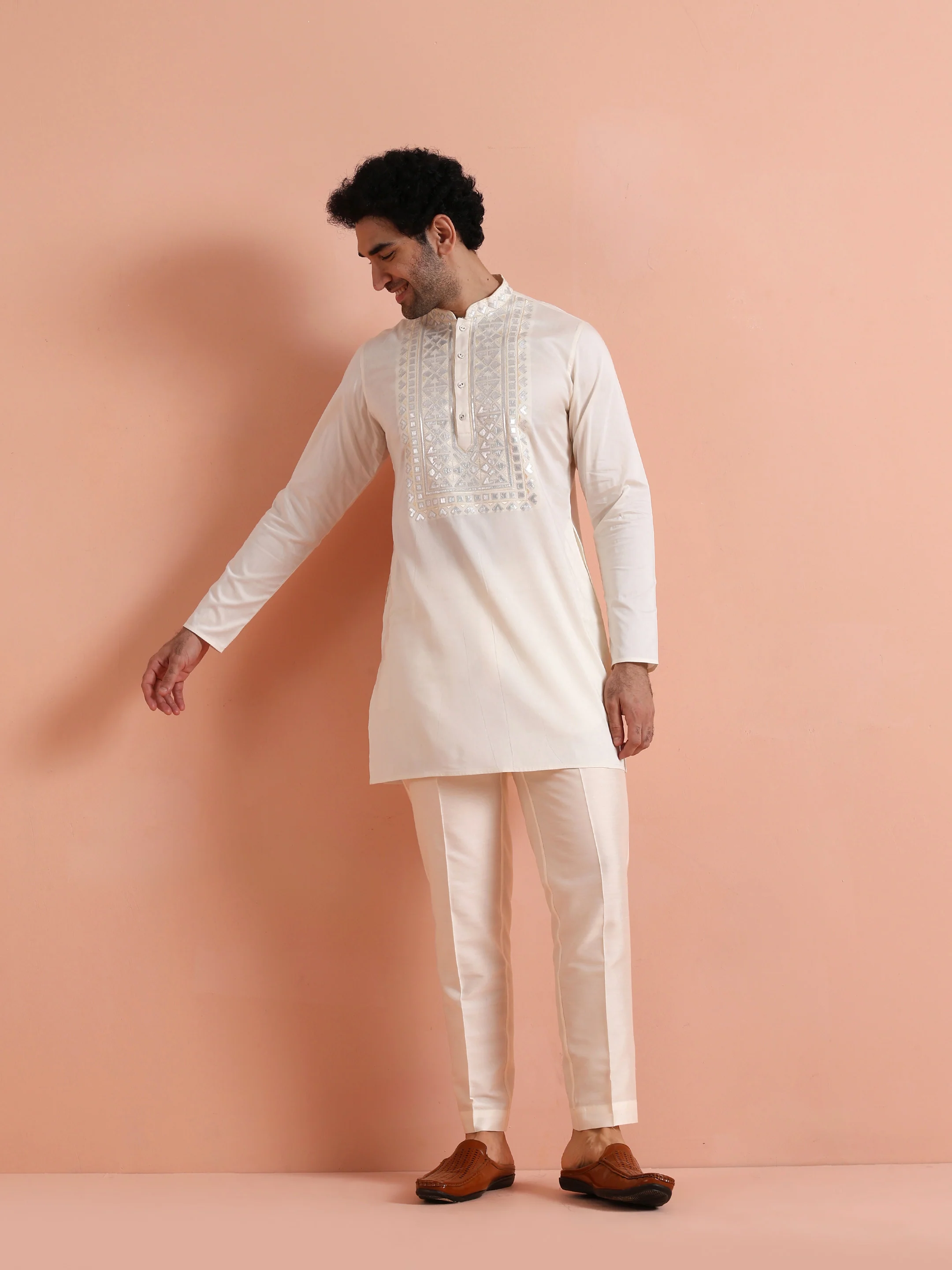 Cream Silk Blend Embroidered Mid Kurta Set - Image 7