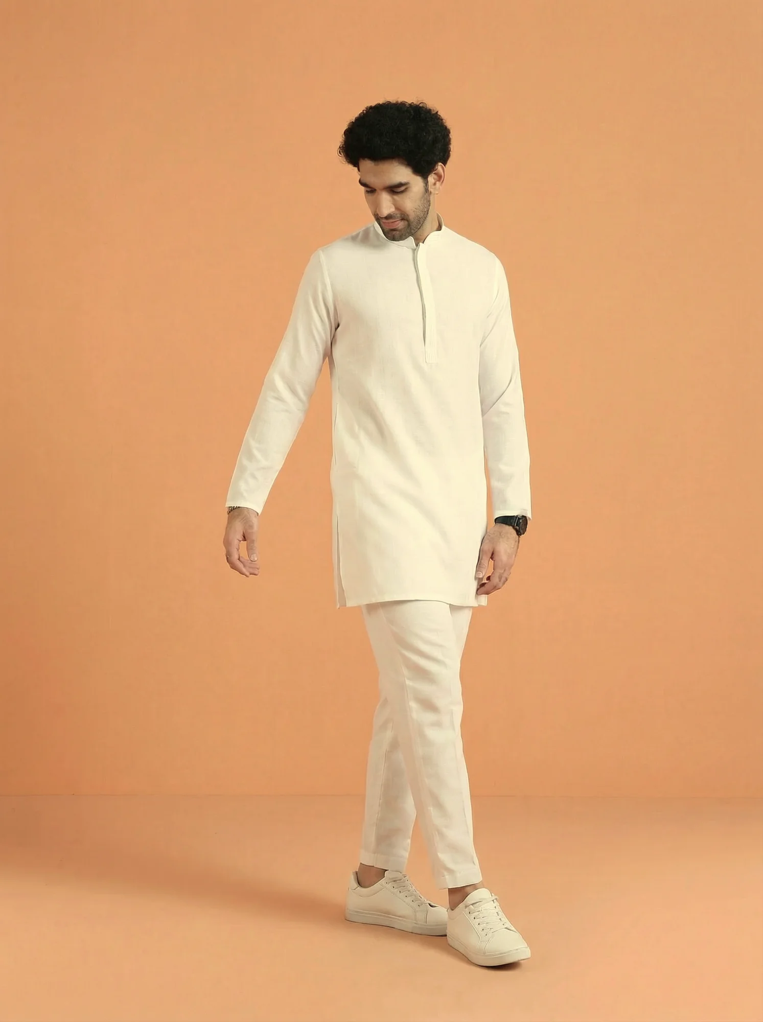 Off-White Poly Viscose Solid Mid Kurta - Image 3
