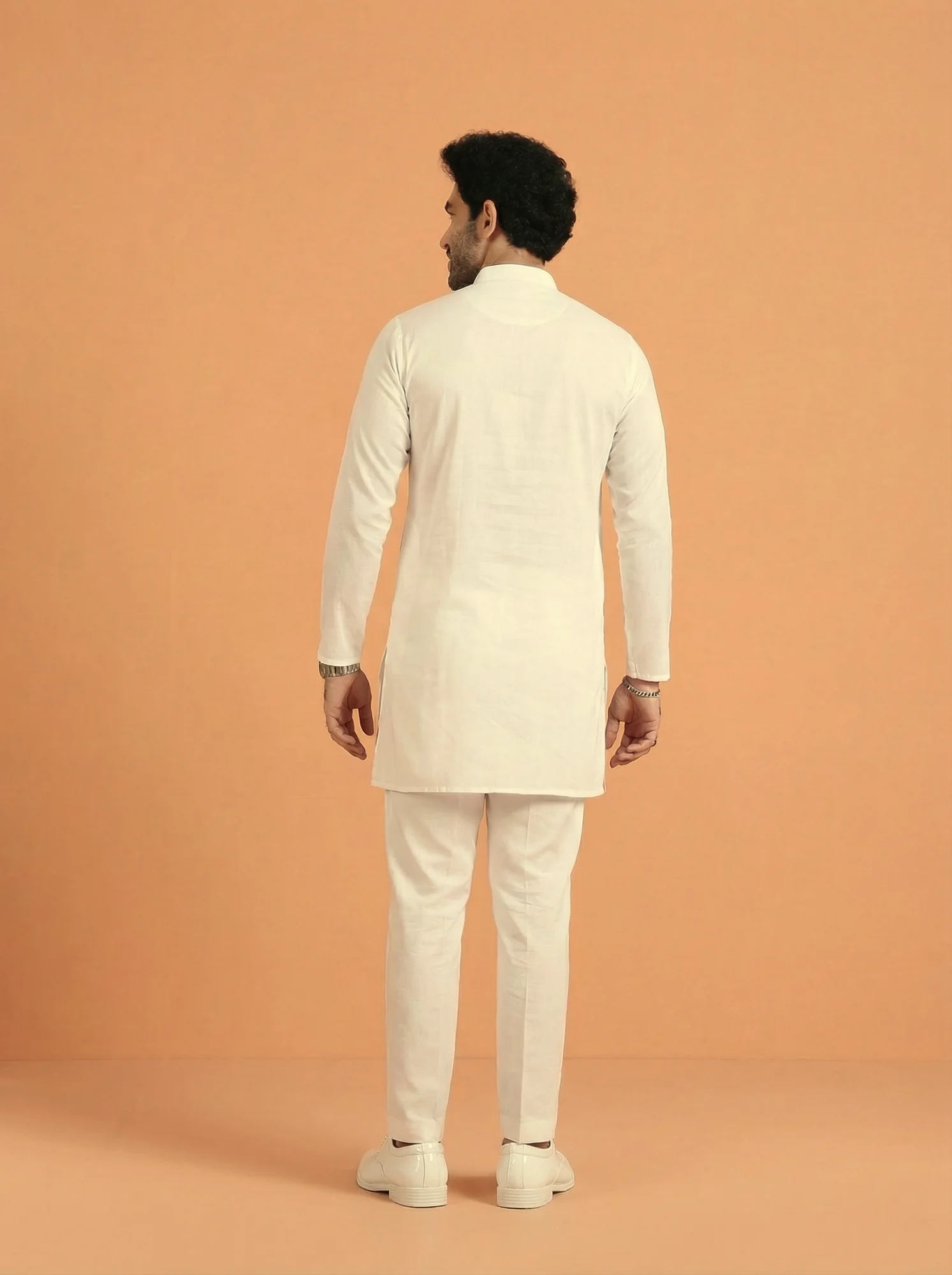 Off-White Poly Viscose Solid Mid Kurta - Image 4
