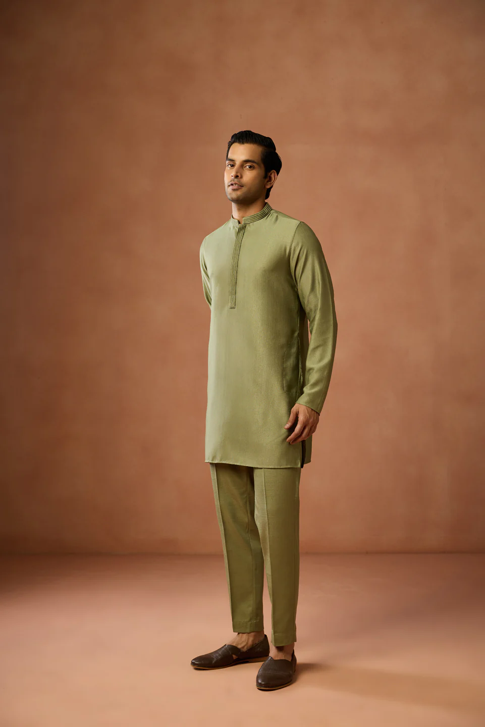 Olive Green Silk Blend Mid Kurta - Image 3