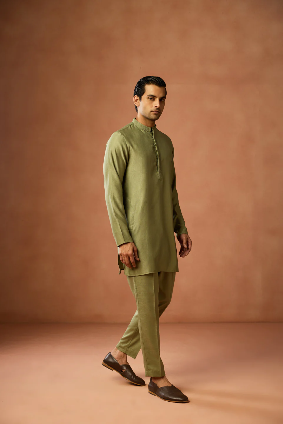 Olive Green Solid Mid Kurta Trouser Set - Image 2