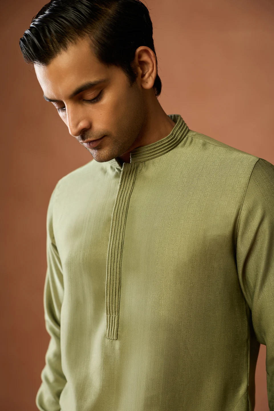 Olive Green Solid Mid Kurta Trouser Set - Image 5