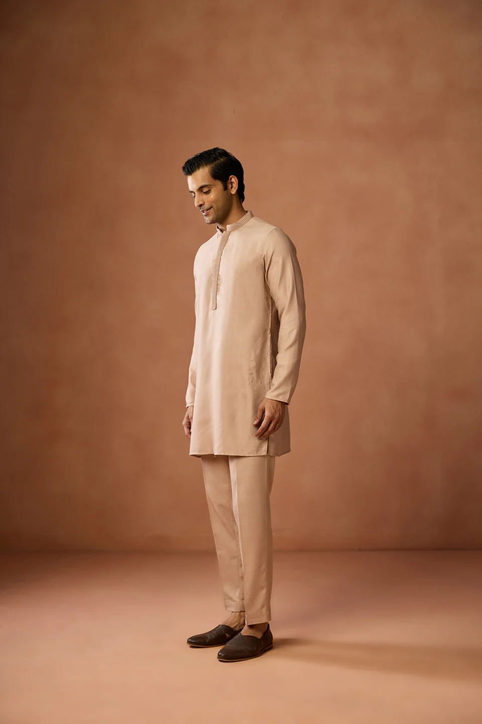 Peach Beige Solid Mid Kurta Trouser Set - Image 2