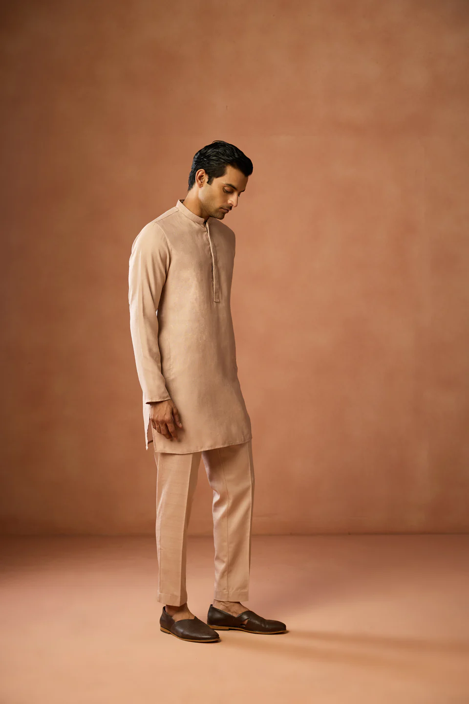 Peach Beige Solid Mid Kurta Trouser Set - Image 3