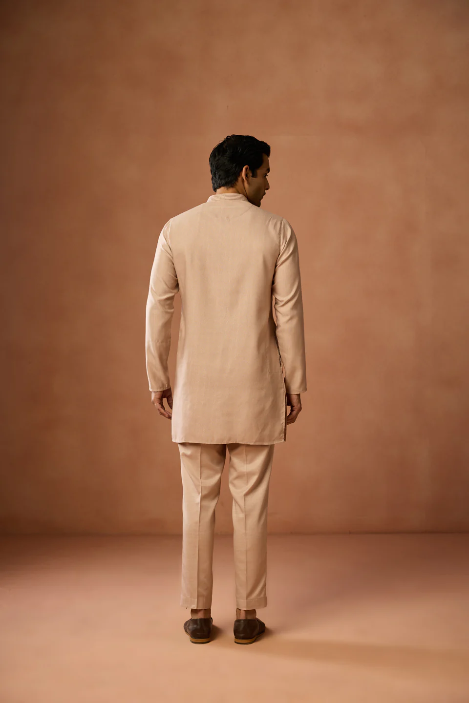 Peach Beige Solid Mid Kurta Trouser Set - Image 4