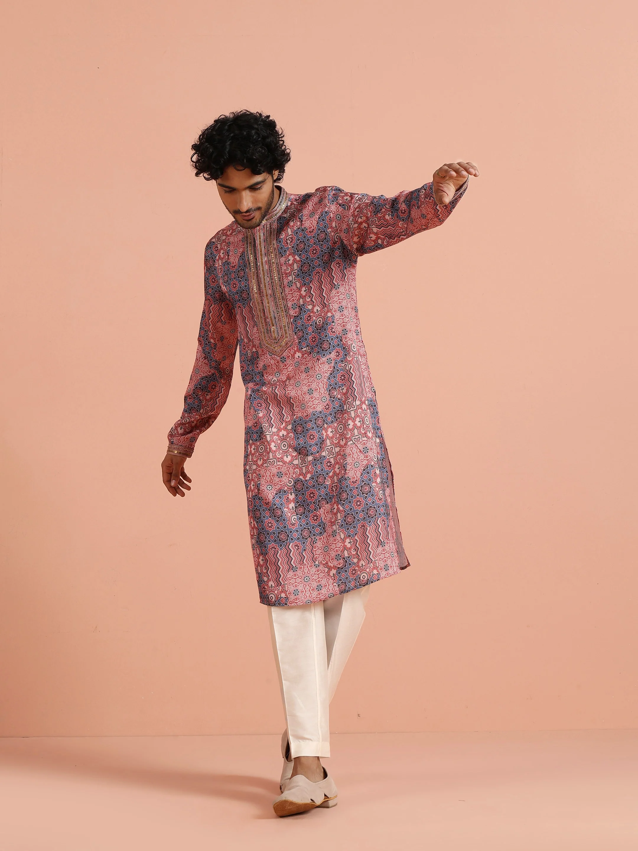 Peach Geometric Printed Kurta - Image 3