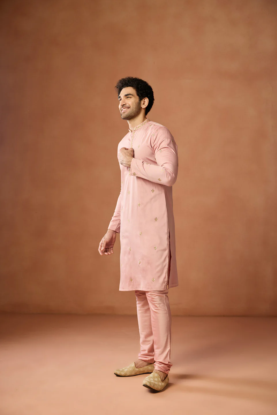Pink Silk Blend Embroidered Kurta - Image 3